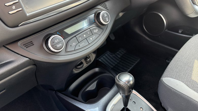 Toyota Yaris 1.5 Hybrid Y20 5dr CVT [Bi-tone] Hybrid Hatchback